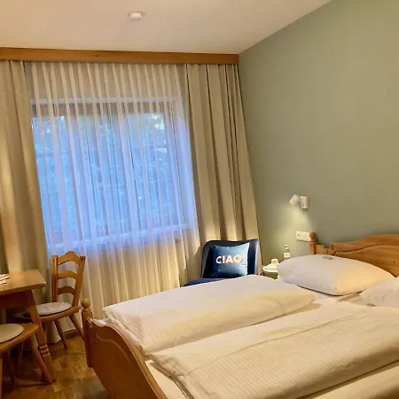 Zoechbauer Gaestehaus - Garni