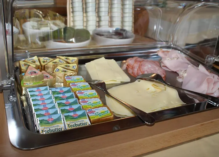 Zoechbauer Gaestehaus - Garni ホテル Kapelln