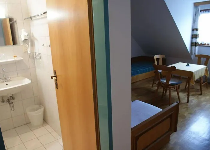 Zoechbauer Gaestehaus - Garni ホテル Kapelln