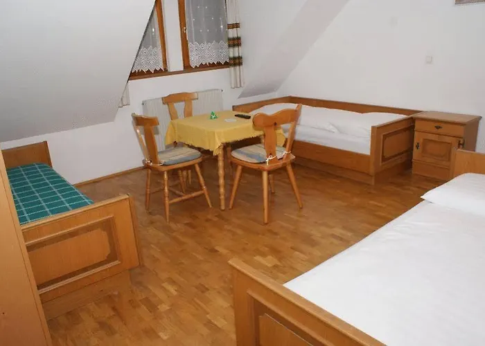 Zoechbauer Gaestehaus - Garni ホテル